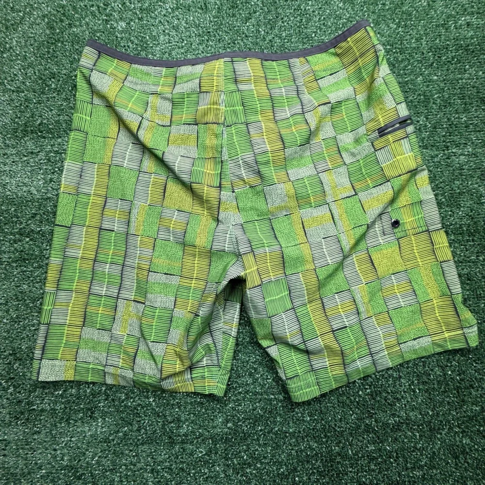 SURFER Mens Board Shorts Size 38 Green Yellow Geometric UPF 50 Swim Trunks Y2K